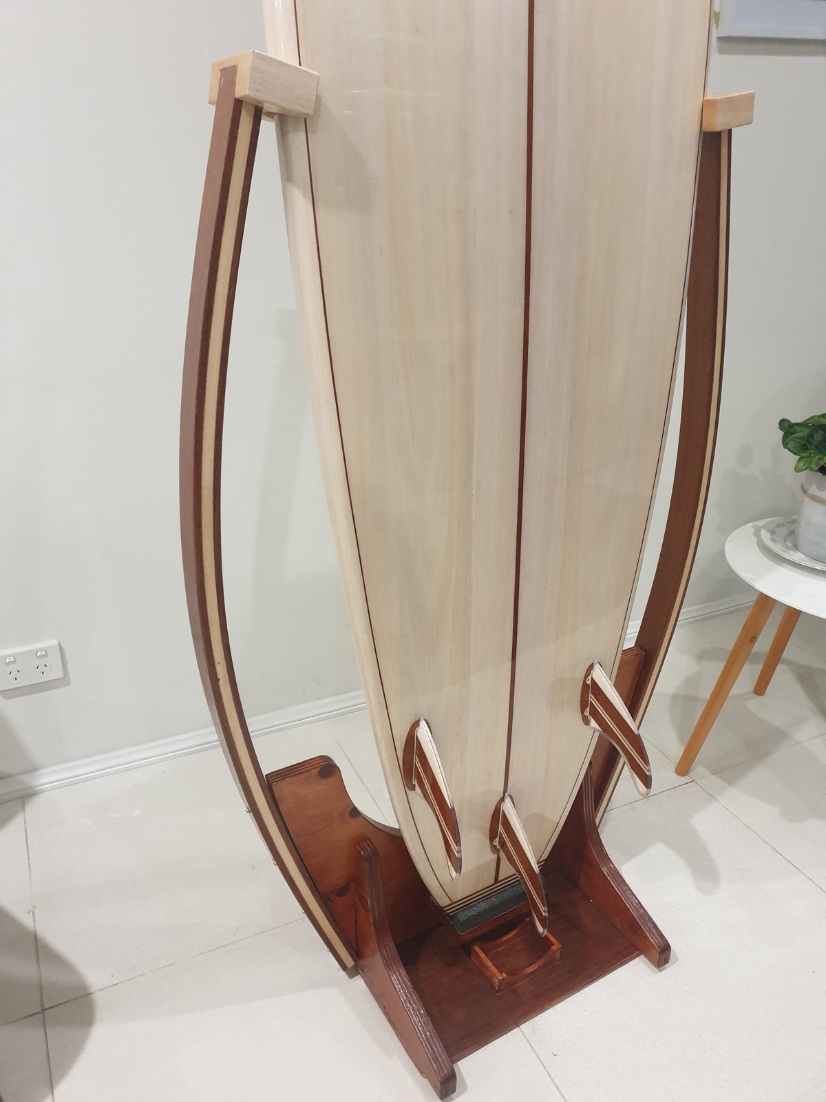 Single surfboard online stand