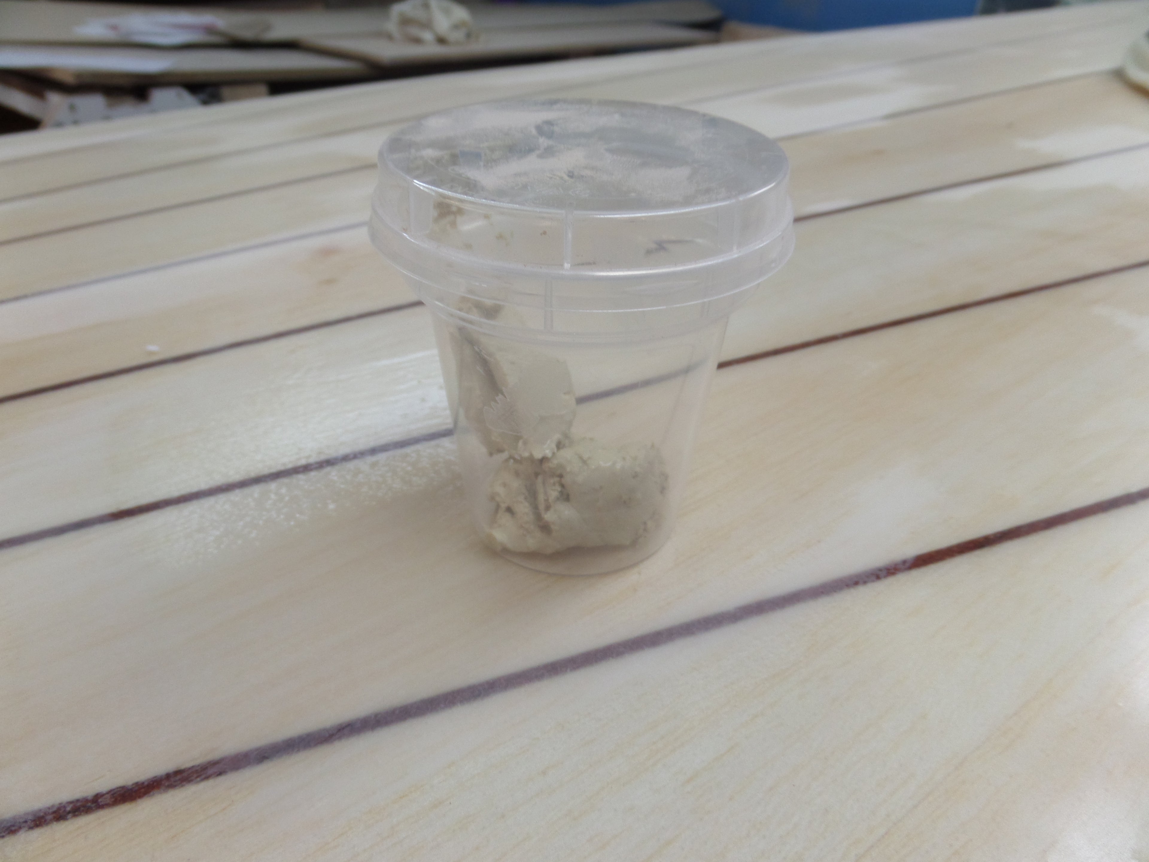 Balsa putty or filler light easy sanding 40 grams